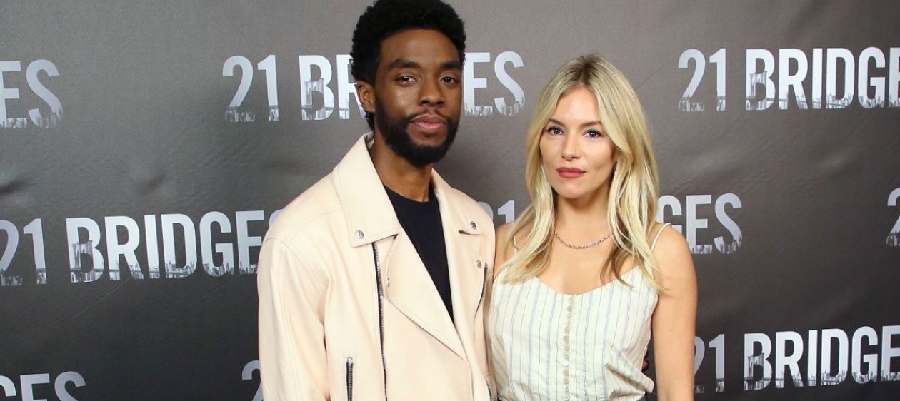 Sienna Miller contó que Chadwick Boseman donó parte de sueldo para que ella tuviera un pago justo