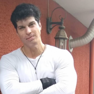 Ignacio Lastra impacta al mostrar su tonificado abdomen a tres años de su accidente
Ignacio Lastra impacta al mostrar su tonificado abdomen a tres años de su accidente