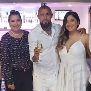 Panelistas de farándula acusan millonaria deuda de familiares de Arturo Vidal
Panelistas de farándula acusan millonaria deuda de familiares de Arturo Vidal