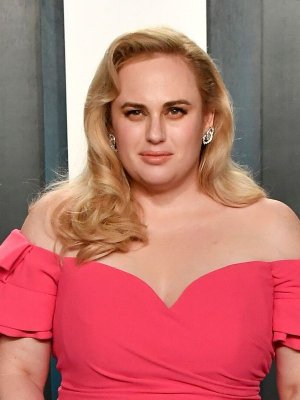 Rebel Wilson impacta con su drástico cambio físico