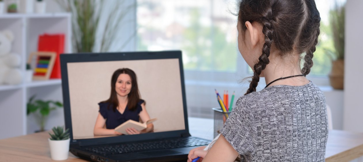 ¡Se lo merecen! Iniciativa busca premiar a profesores por hacer clases a distancia