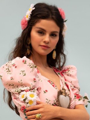 Selena Gómez estrena su nueva canción 100% en español: 