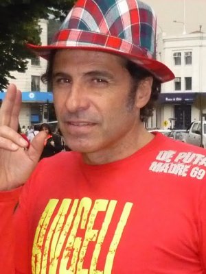 ¡Atrevido! Fernando Larraín sorprende con fotos desnudo a sus 58 años