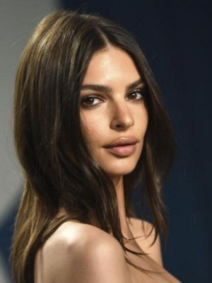Como si nada: Emily Ratajkowski mostró su vientre a 15 días de convertirse en madre
