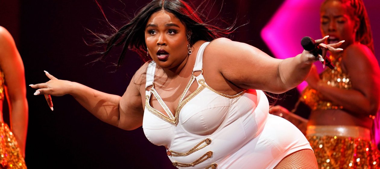 Lizzo se desnuda y sin retoques entrega potente mensaje de amor propio