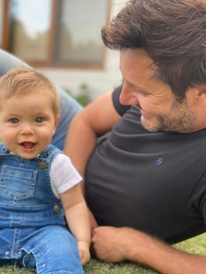 Amancio sorprendió a Benja Vicuña en medio de una mención publicitaria