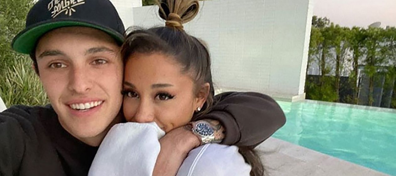 Ariana Grande y Dalton Gomez son oficialmente marido y mujer