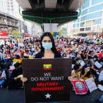 Miss Myanmar no podrá regresar a su país por acto político en Miss Universo