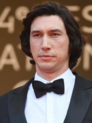 Adam Driver saca a relucir su lado más sensual en nueva campaña de fragancia masculina Adam Driver saca a relucir su lado más sensual en nueva campaña de fragancia masculina