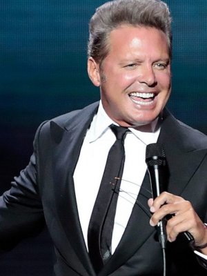 Luis Miguel fue captado con su nueva novia 12 años menor