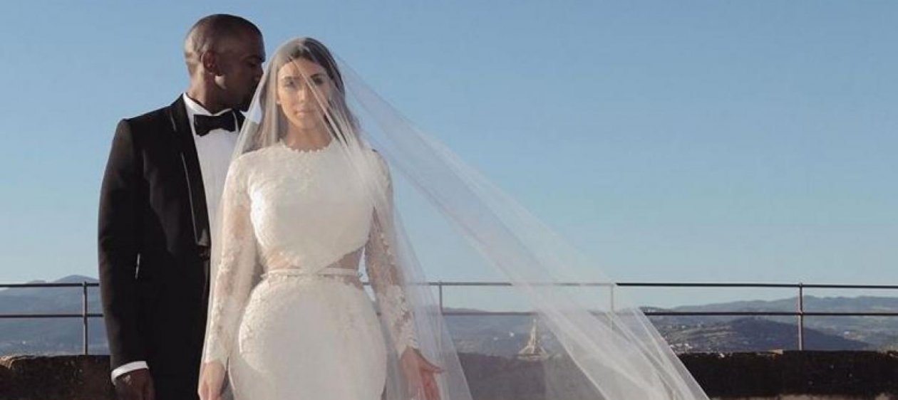 Kim Kardashian aparece vestida de novia en la presentación del nuevo disco de Kanye West