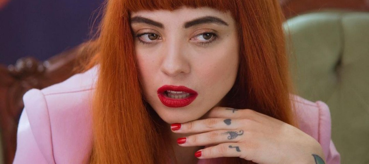 Mon Laferte estrena nuevo look: le dijo adiós al pelirrojo