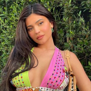 Kylie Jenner luce su pancita de embarazo con un look blanco de pies a cabeza
Kylie Jenner luce su pancita de embarazo con un look blanco de pies a cabeza