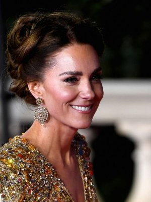 La dorada aparición de Kate Middleton en estreno de cine