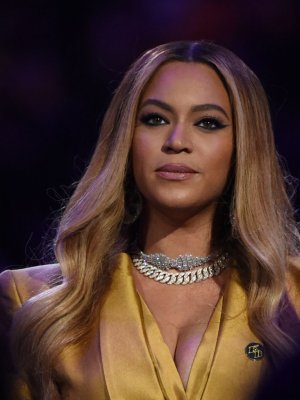 Beyoncé se luce con despampanante vestido negro en el Festival de Cine de Londres