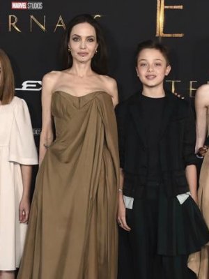 Angelina Jolie le prestó emblemático vestido a su hija para estreno de Eternals