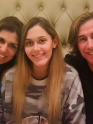 Ivette Vergara y Fernando Solabarrieta se despidieron de su hija Maite Ivette Vergara y Fernando Solabarrieta se despidieron de su hija Maite