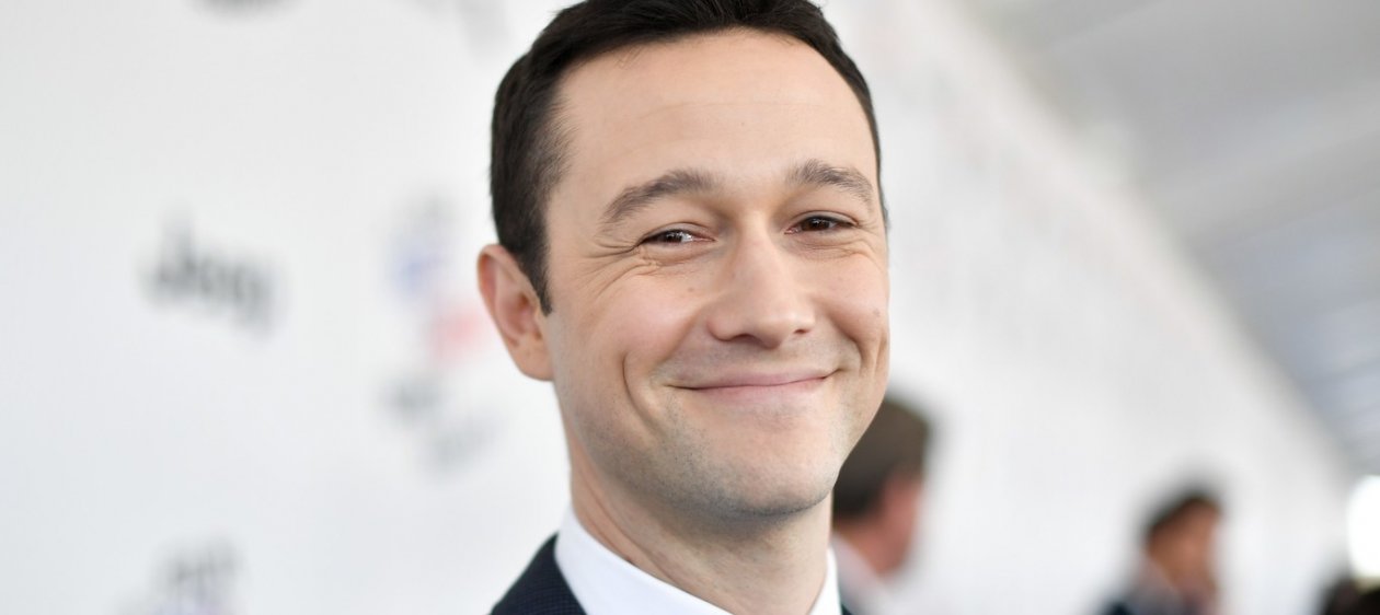 Joseph Gordon-Levitt se llenó de burlas tras confundir la bandera de Texas con la de Chile