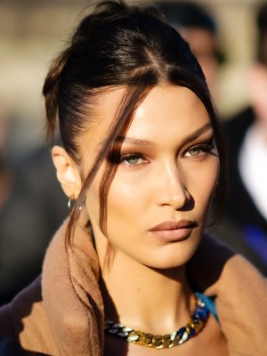 Bella Hadid comparte emotiva reflexión sobre salud mental