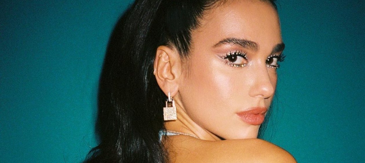 Dua Lipa da inicio a las festividades navideñas con curioso atuendo invernal