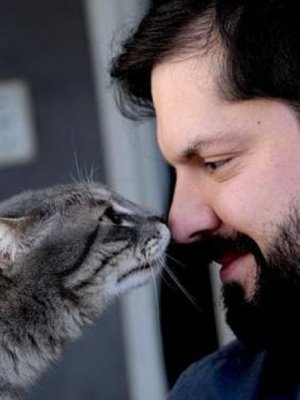 ¡Gabriel Boric no sólo es doglover! Conoce a Bulu, el primer gatito presidencial