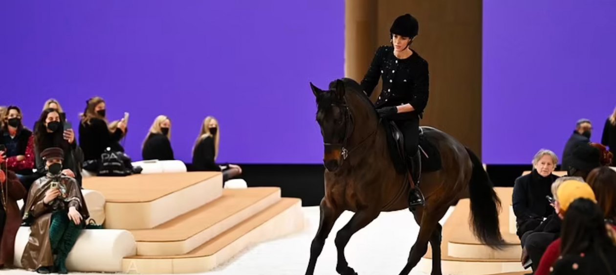 Chanel hace historia con el primer caballo sobre la pasarela