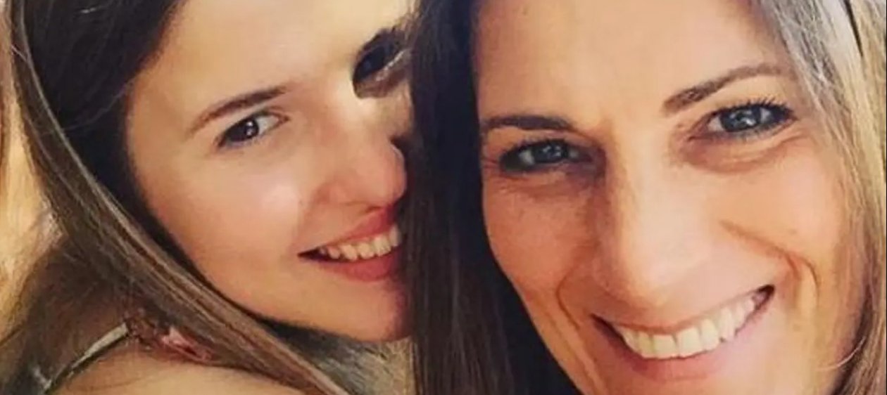 Belén Soto presume la belleza de su mamá con playera postal