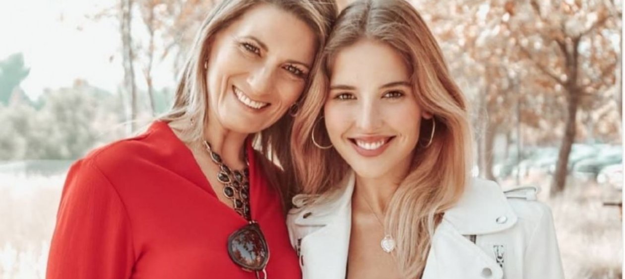 De tal palo, tal astilla: Belén Soto sorprende con fotografía playera junto a su madre