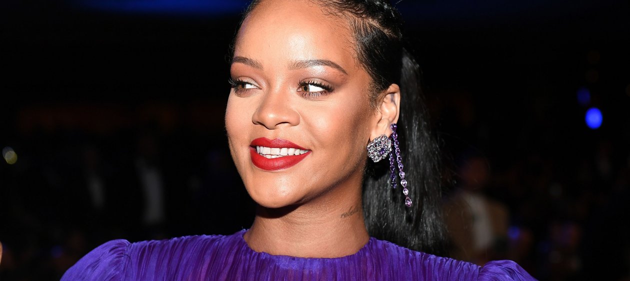 Rihanna se llenó de elogios por despampanante look de embarazada