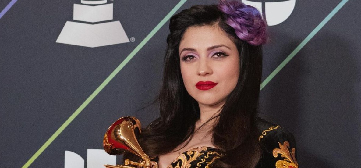 Mon Laferte compartió foto con su hijo: