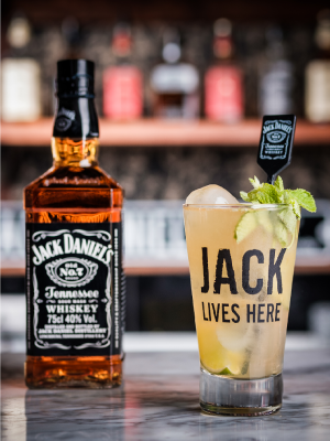 #CONCURSOM360 Jack Daniel’s celebra 10 años en Lollapalooza con coctelería tributo al rock