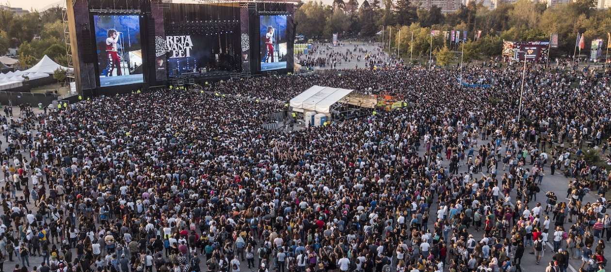 Comienzo Lollapalooza Chile: Asistentes reportan largas filas y falta de sombra