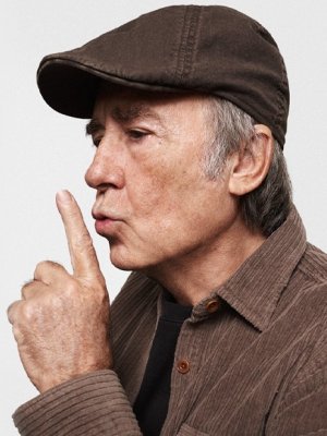 ¡Atención fanáticas! Hoy comienza la venta para el último show de Serrat en Chile