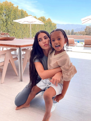 Kim Kardashian lloró desconsolada al enterarse que su hijo vio anuncio de su video sexual