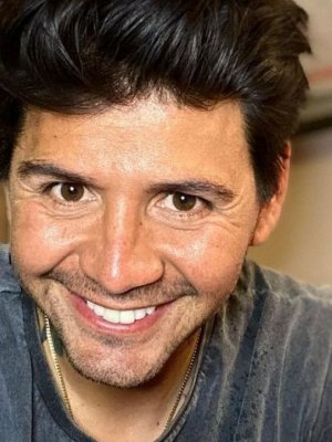 Edmundo Varas celebra importante hito académico: 