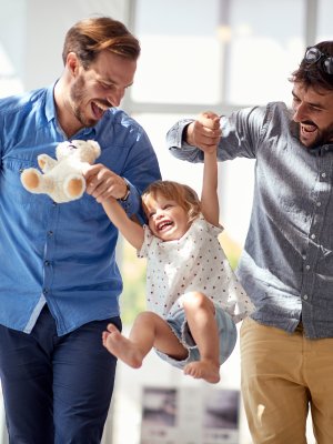 Estudio revela que hijos de parejas del mismo sexo son más sanos y felices
