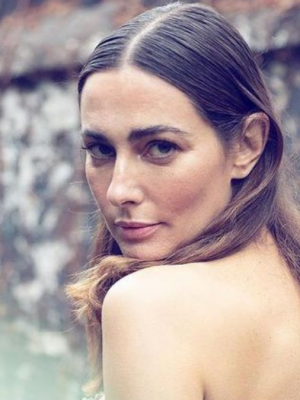 Javiera Díaz de Valdés protagoniza portada de revista con su hija Rosa