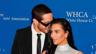 Kim Kardashian y Pete Davidson debutan como pareja en alfombra roja de la Casa Blanca