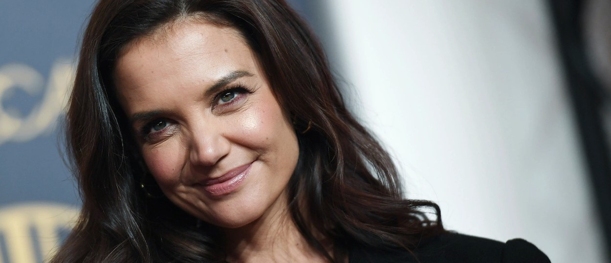 Katie Holmes fue vista a los besos con su nueva pareja