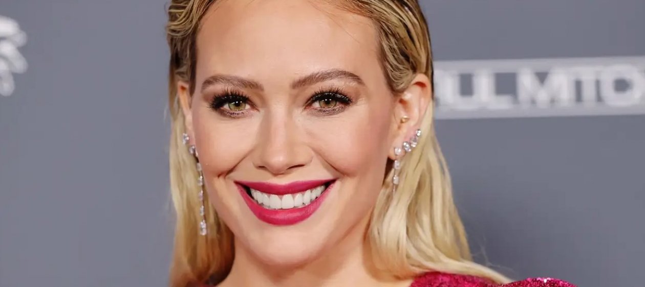 Hilary Duff vence su pudor y posa desnuda por primera vez