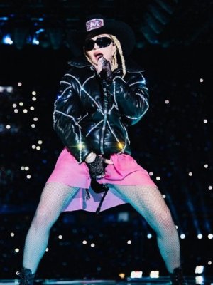 Madonna muestra lo que sale de su vagina en su nuevo proyecto