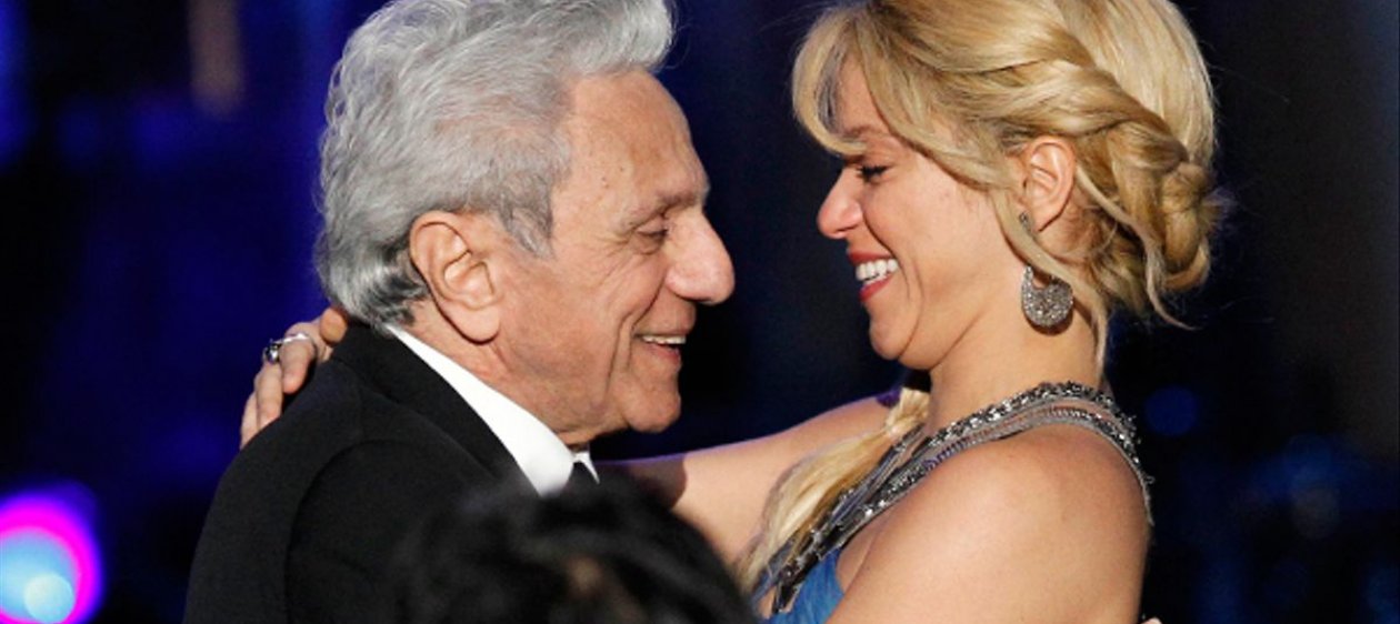 Shakira ayuda a su padre en la recuperación de su reciente problema de salud