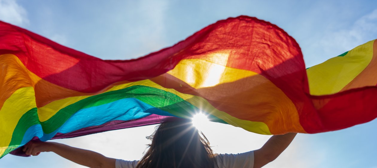 El apoyo de un adulto reduce un 40% la probabilidad de suicidio en jóvenes LGBTIQ+