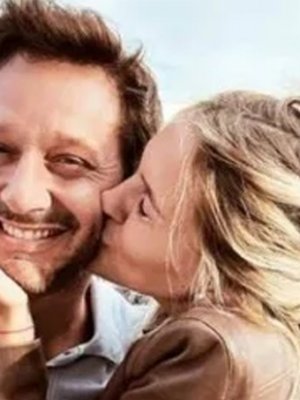 Benja Vicuña recibió una petición de su novia en plena entrevista