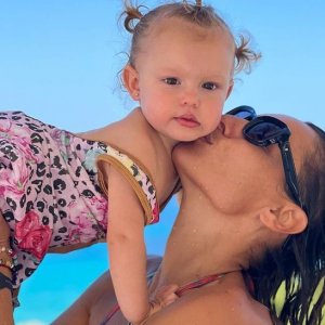 China Suárez sorprendió a Pampita en el cumpleaños de su hija Ana
China Suárez sorprendió a Pampita en el cumpleaños de su hija Ana