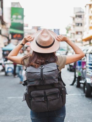 Más de la mitad de las mujeres que viajaron en junio lo hicieron sin compañía: radiografía al nuevo viajero