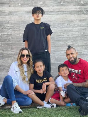 Marité Matus y Arturo Vidal entregarán millonaria recompensa a quien encuentre su perro