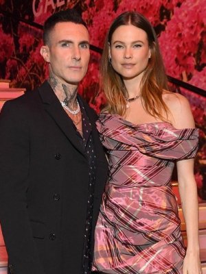 Adam Levine y modelo de Victoria's Secret se convertirán en papás nuevamente