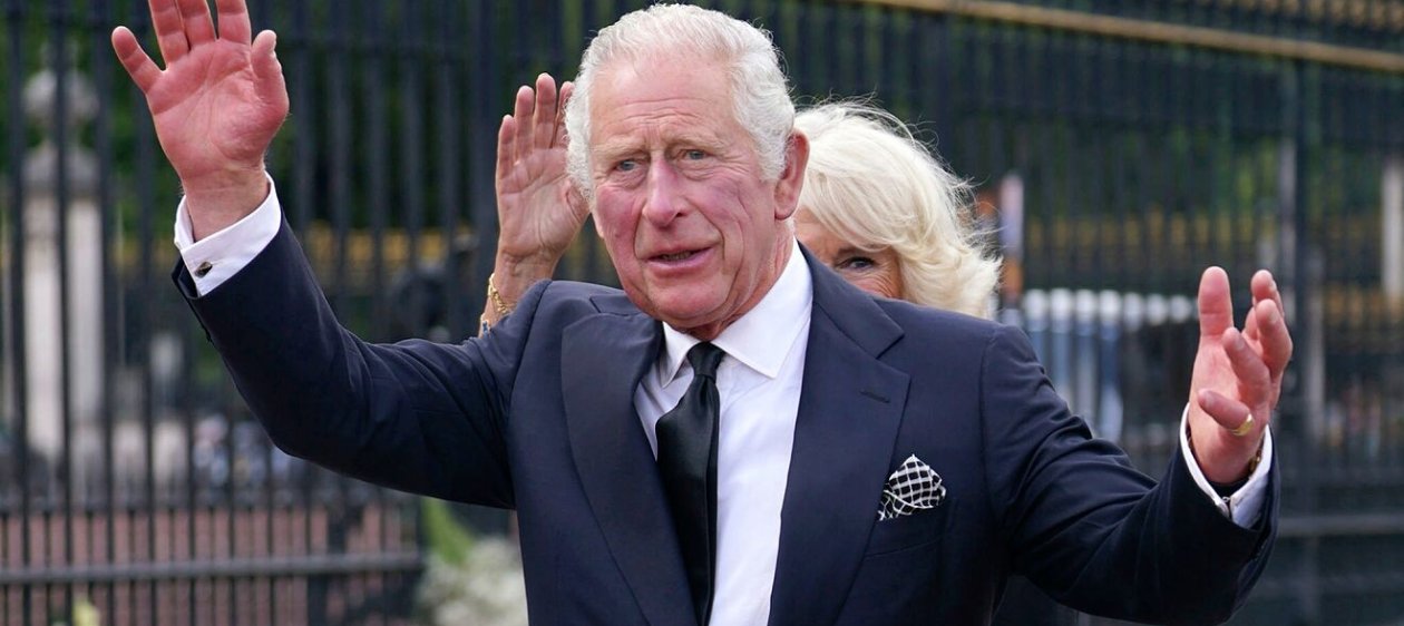 El Rey Carlos III es proclamado monarca en la primera ceremonia televisada de la historia