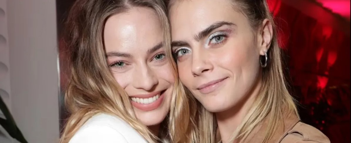 Captan a Margot Robbie llorando tras visitar a Cara Delvingne